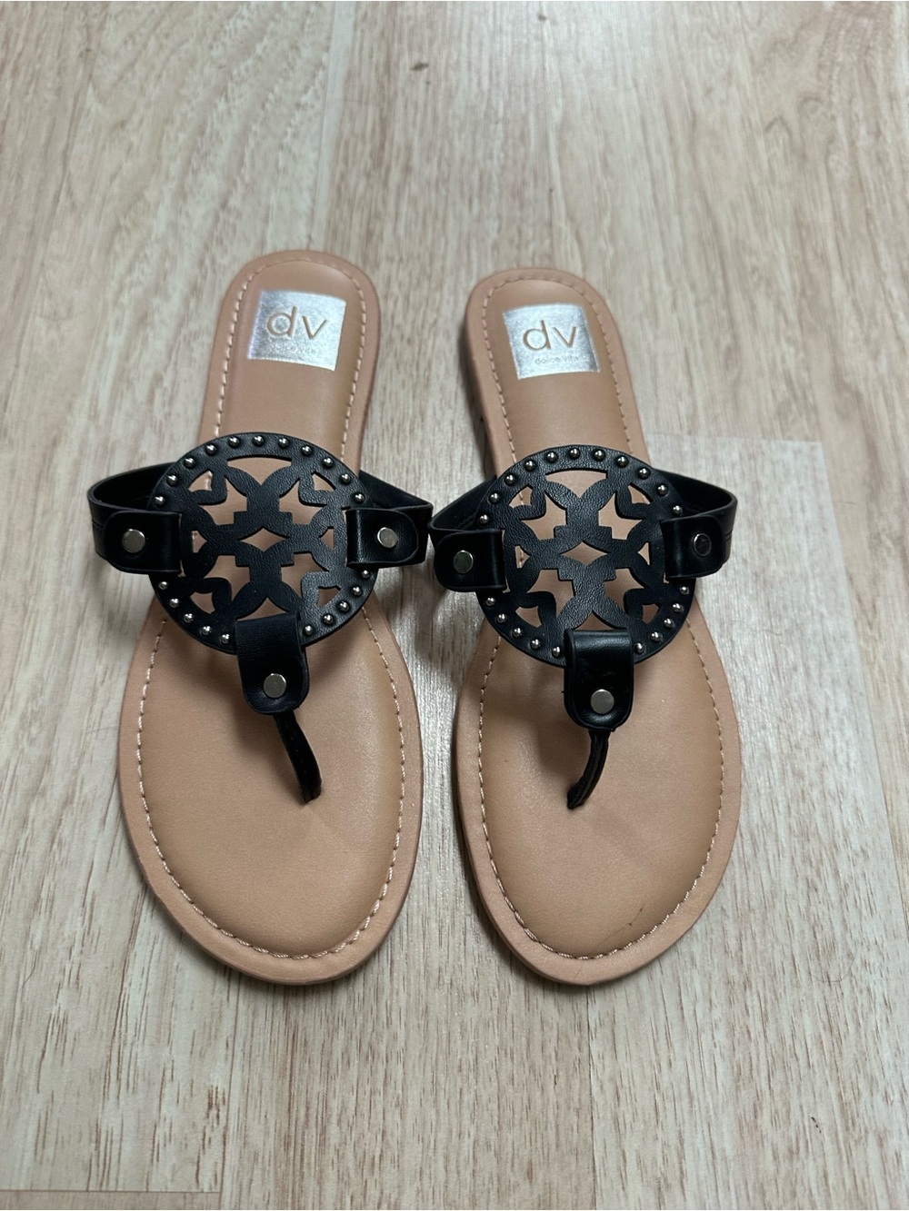 DV by Dolce Vita Black Cutout Medallion Thong Sandals - Picture 6 of 8